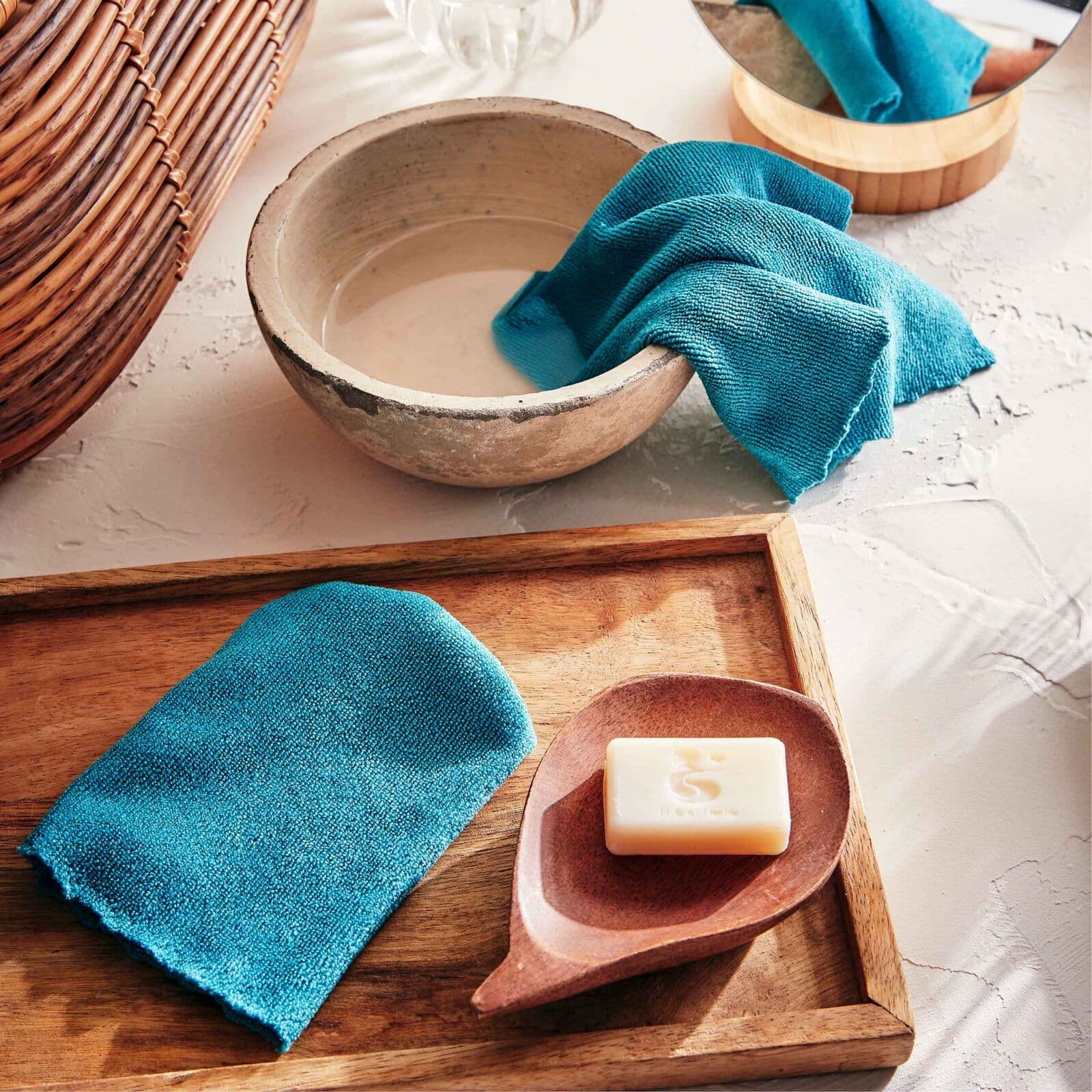 Photo du Kit Gant et Carré Démaquillant H2O at Home avec un savon Netépur