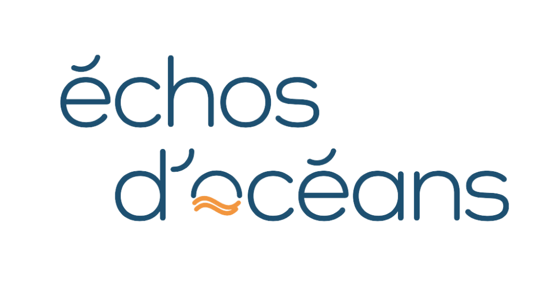 Logo de la marque "Échos d'Océans" avec un design épuré, des lettres bleues et un détail orange en forme de vague dans la lettre "o"