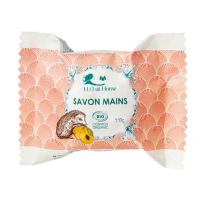 Savon mains bio H2O at Home emballé dans un papier décoratif rose et blanc avec un motif en éventail, certifié Cosmos Organic